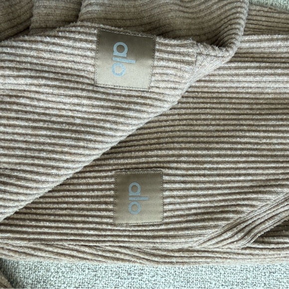 Alo Ribbed Sweat Set - Picture 2 of 2